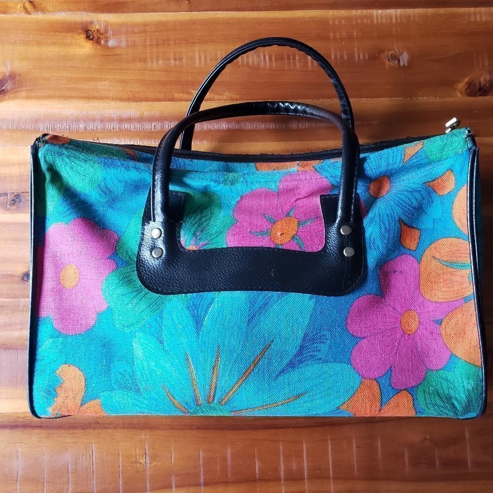 VINTAGE Caltrade MFG floral travel handbag